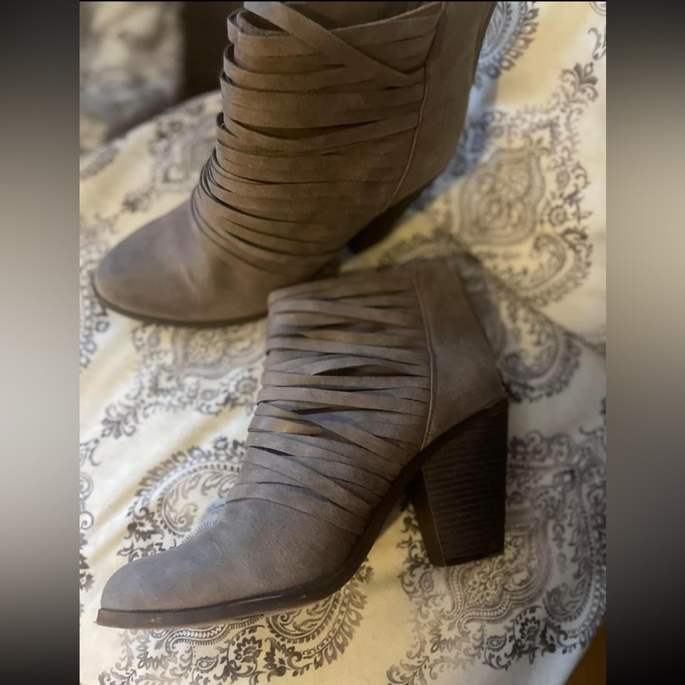 Fergie Women’s Whippy Block Heel Bootie